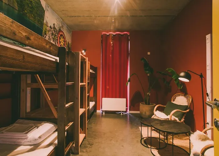 Lakeside Paradise Sport Hostel